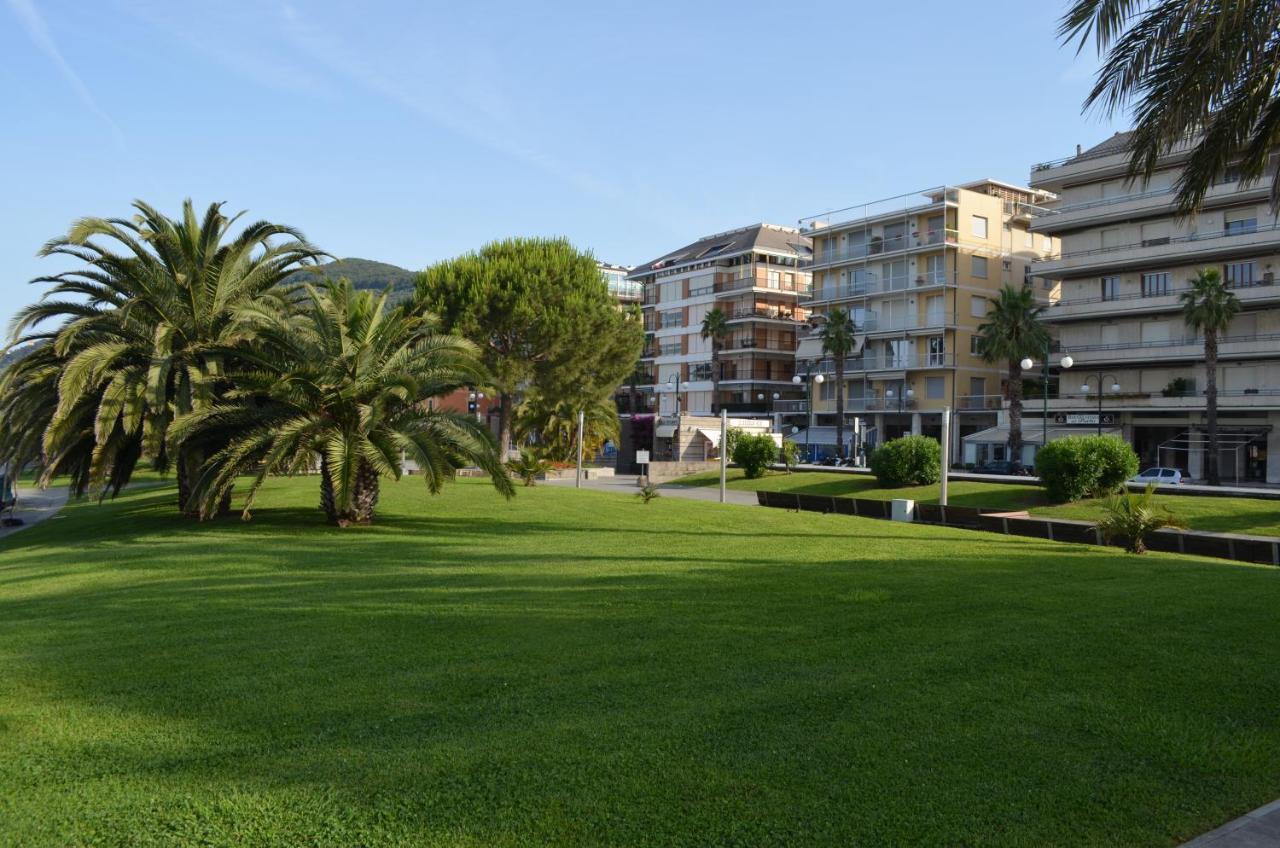 Hotel Doria Chiavari Exteriör bild