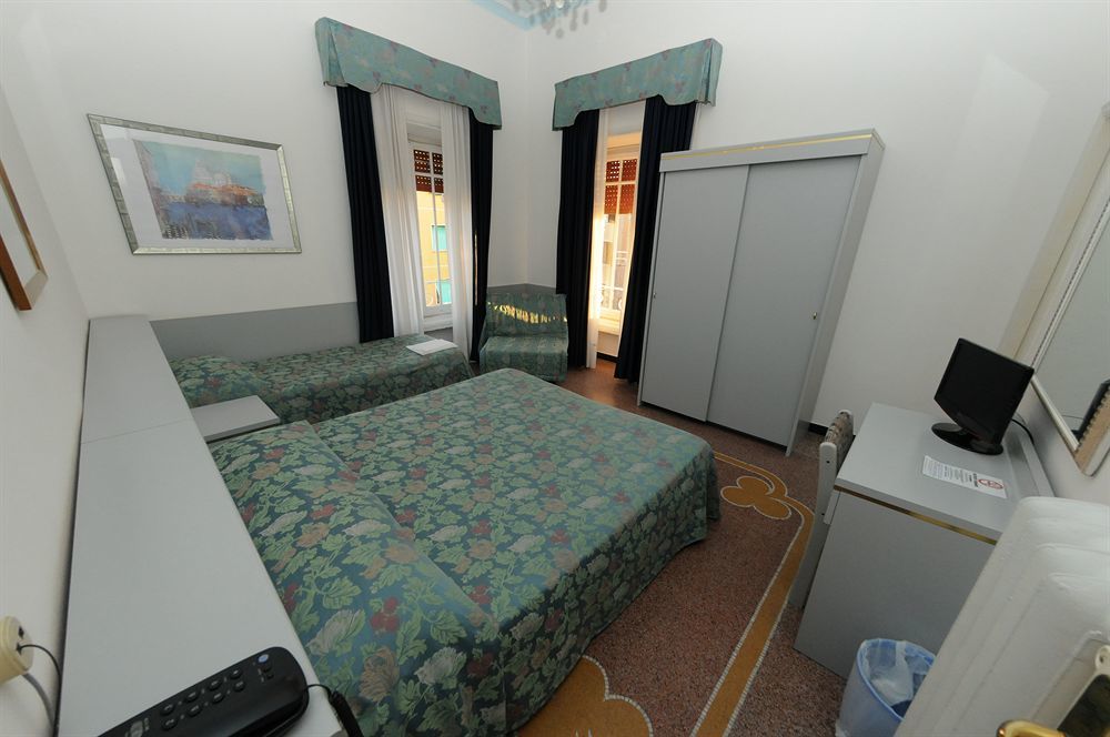 Hotel Doria Chiavari Exteriör bild